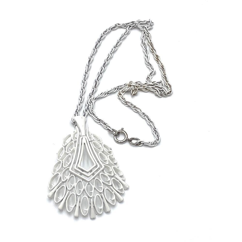 VINTAGE Crown TRIFARI WHITE FILIGREE ENAMEL 28” PENDANT NECKLACE